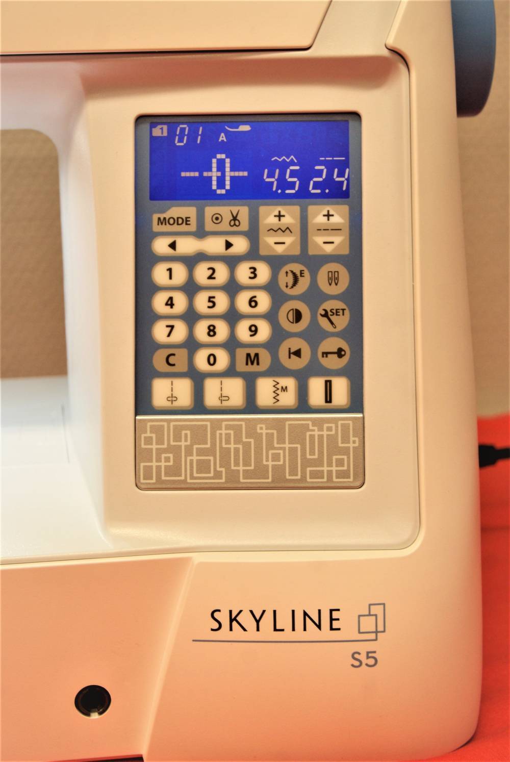 Janome Skyline S5 3