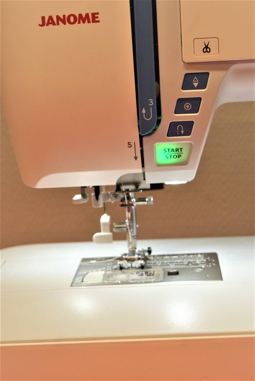 Janome Skyline S5 4