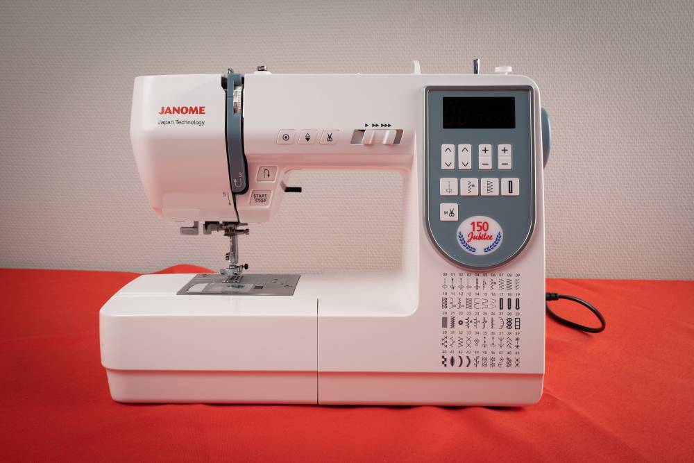 Janome Jubilee 150 Computer 1