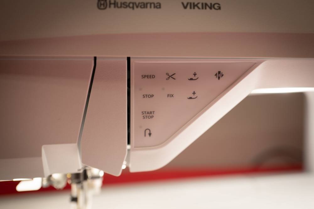 Husqvarna Viking Opal 690 Q 2