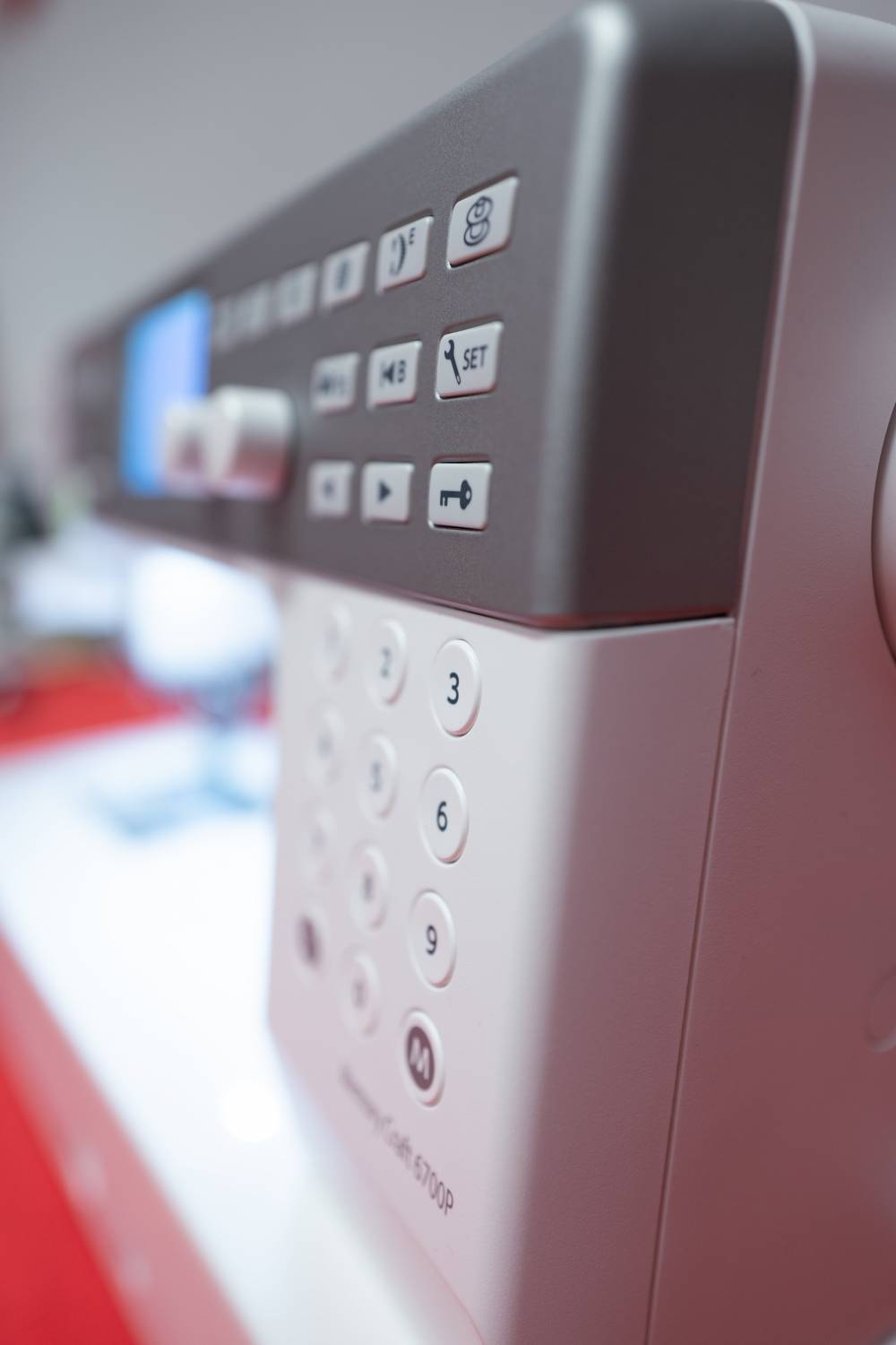 Janome Memory Craft 6700 P 4
