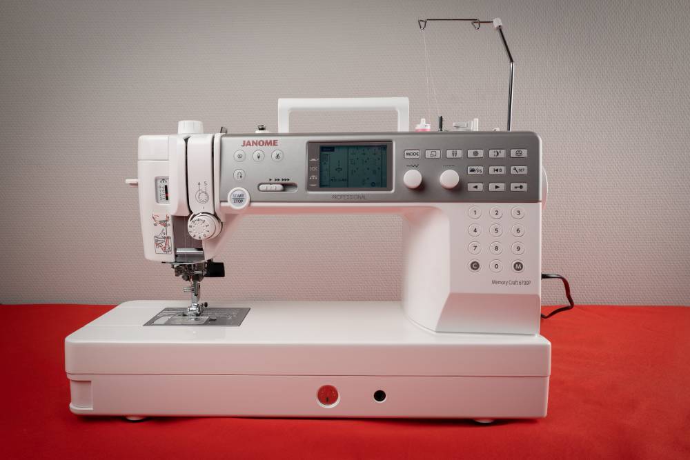 Janome Memory Craft 6700 P 5
