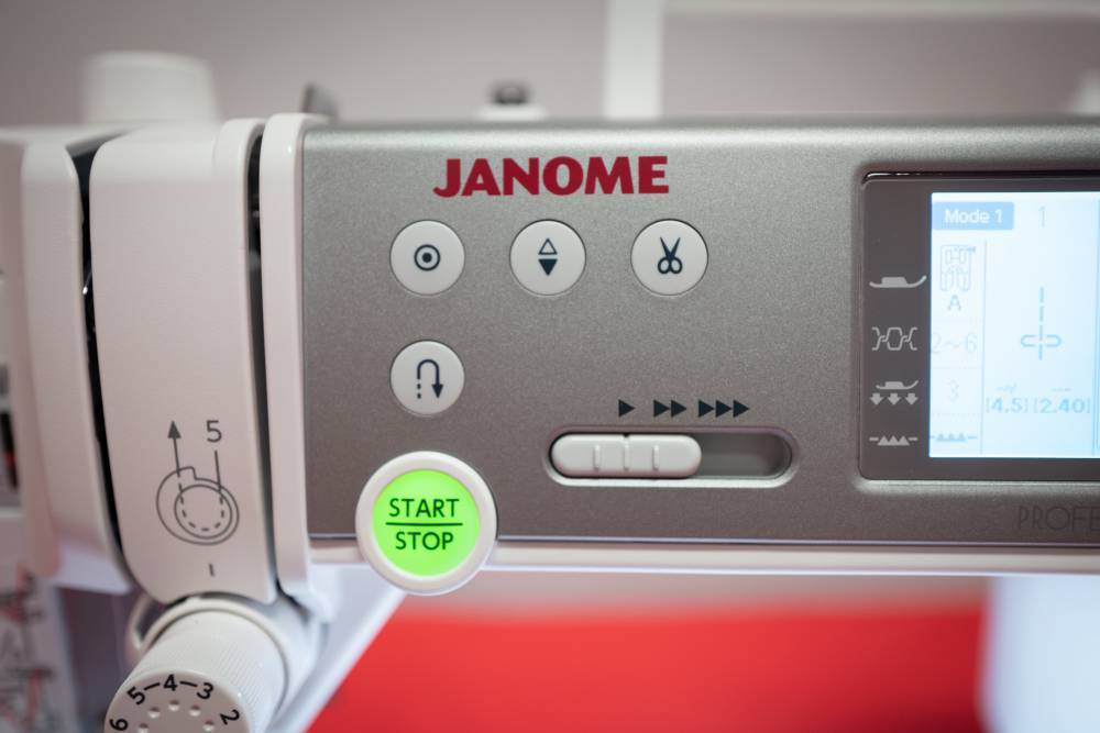 Janome Memory Craft 6700 P 6