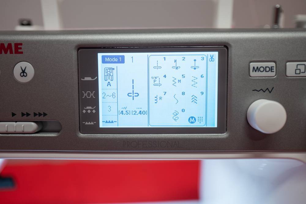 Janome Memory Craft 6700 P 7